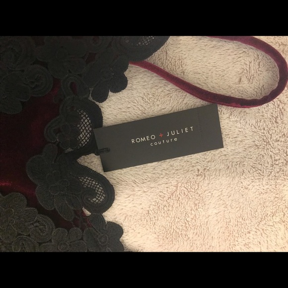 Velvet dress with adjustable straps - Picture 5 of 7